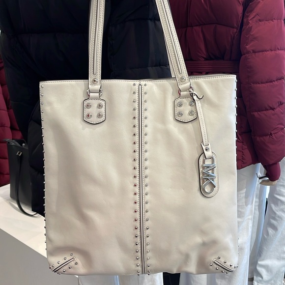 Michael Kors Astor Large Studded Leather
N/S Tote Bag Handbag Optic
NWT - Picture 12 of 16